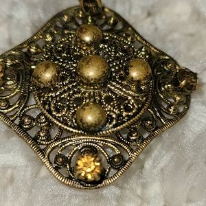 Beautiful brooch vintage antique